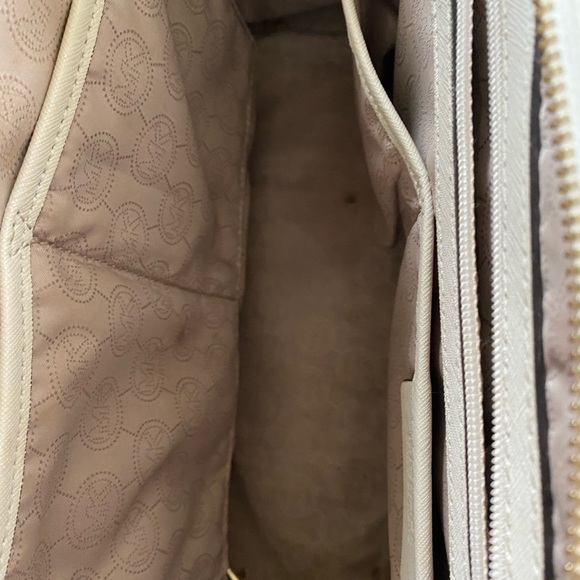 Authentic Michael Kors Handbag - Picture 5 of 13